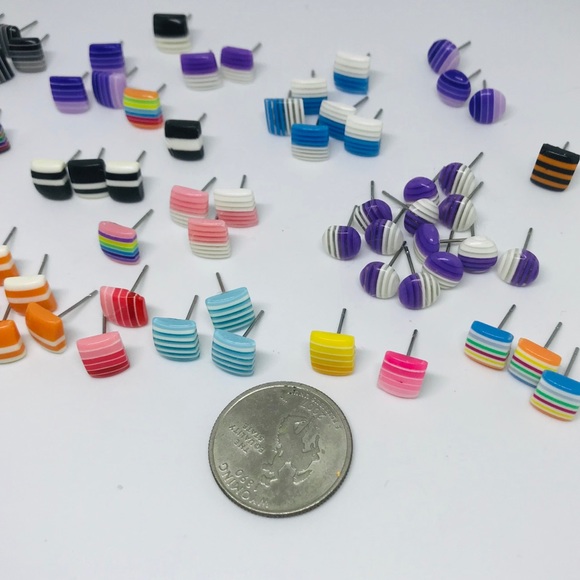 Black And White Minimalist Stud Earrings - Picture 9 of 9